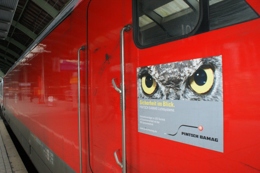 ... und ihre neu angebrachte Werbung