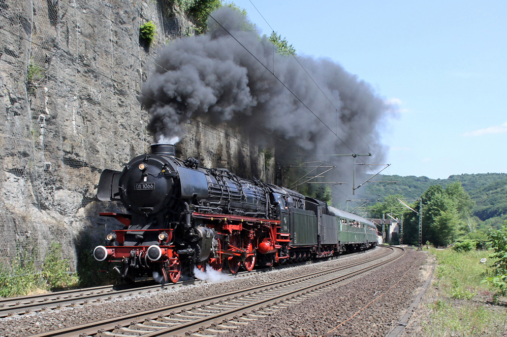 01 1066 bei der Durchfahrt in Ennepetal am 25.06.10