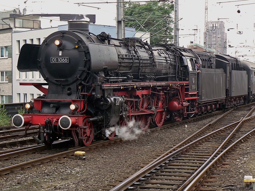 01 1066 bei der Einfahrt in K�ln Hbf (Sep.09)