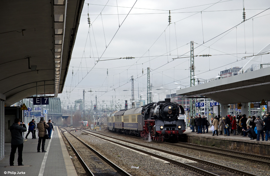 03 1010 als Zug 901 von Koblenz nach K�ln Messe/Deutz am 17.03.2013 bei der Einfahrt in K�ln Deutz.