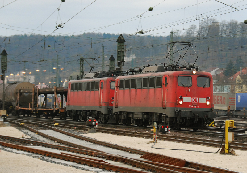 1 140er Doppel! 140 791-5 + 140 850-9, aufgenommen am 31.03.11, bei der Durchfahrt durch Treuchtlingen.