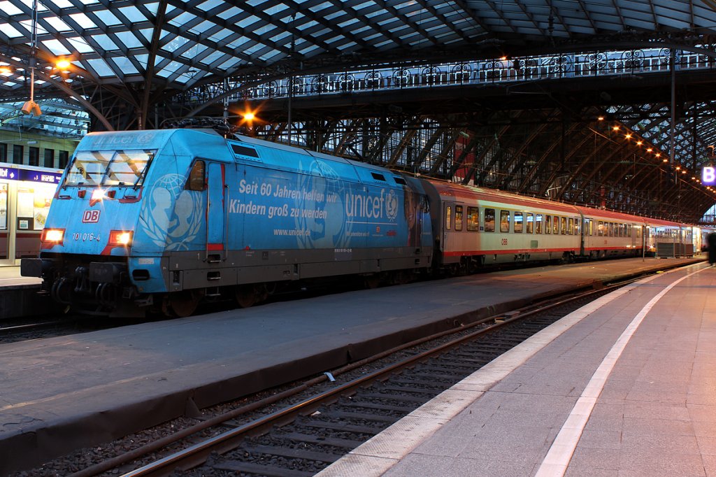 101 016-4 am IC118 in K�ln Hbf am 18.03.2012