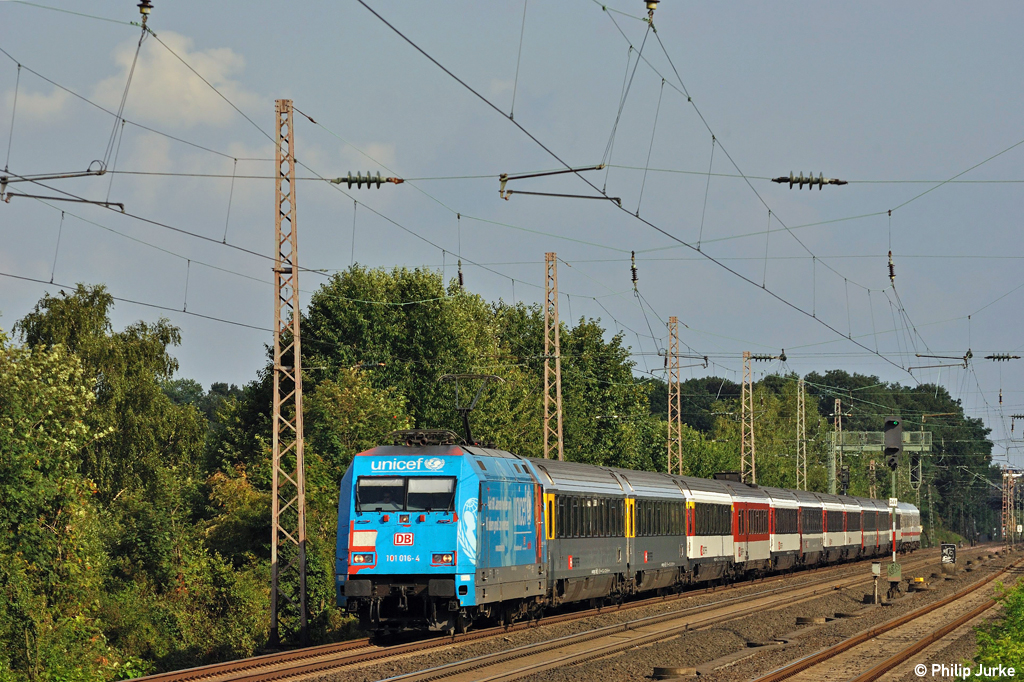 101 016-4 mit dem EC 100 nach Hamburg-Altona am 03.08.2010 in D�sseldof-Eller S�d