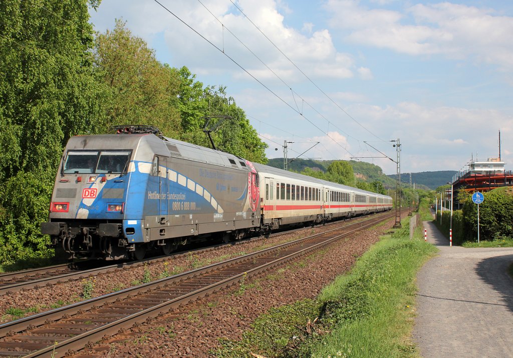 101 060-2 am IC2022 in Bonn Limperich am 06.05.2013