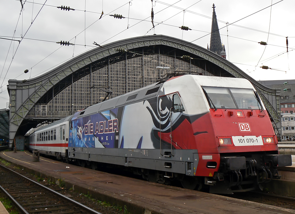 101 070-1  Adler Mannheim  in K�ln Hbf. am 18.11.2010