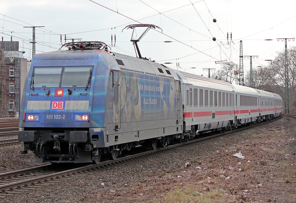 101 102-2 mit IC in K�ln West am 11.03.2011