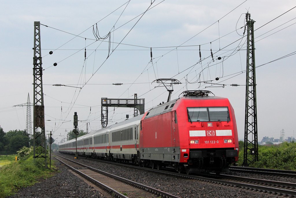 101 122-0 in Br�hl am 31.05.2012