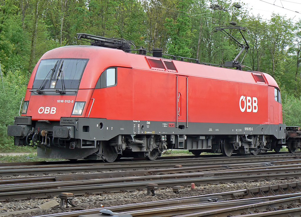 1016 012-5 der �BB in Gremberg am 29.04.2010