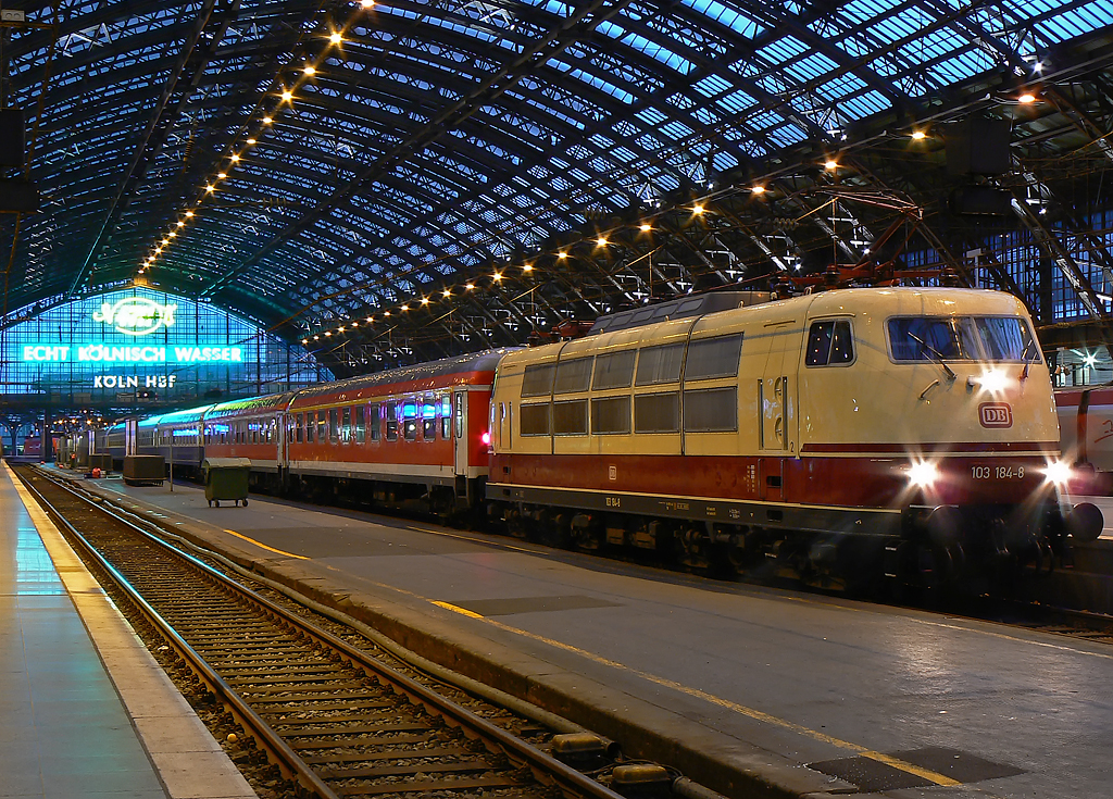 103 184-8 am IC1817 aus HH-Altona in K�ln Hbf. am 26.09.2010 