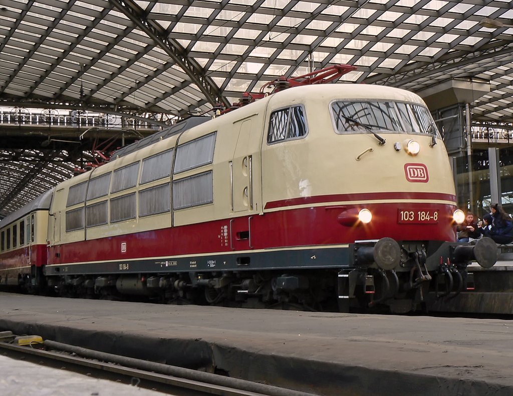 103 184-8 in K�ln Hbf am 27.03.2010