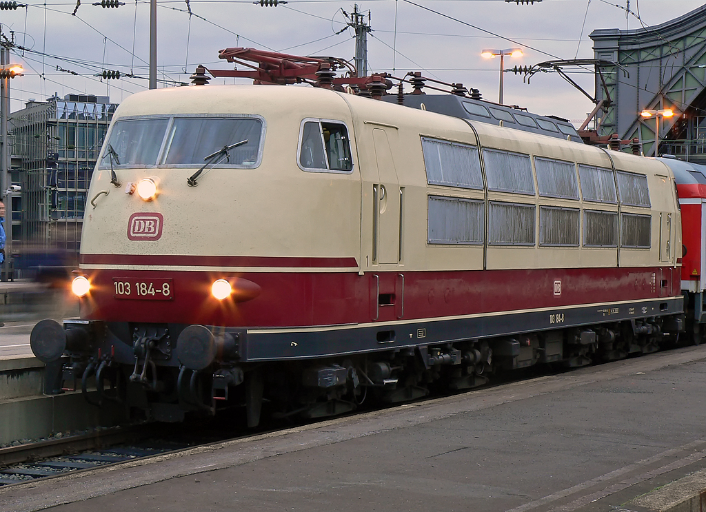 103 184-8 in K�ln Hbf am 19.09.2010