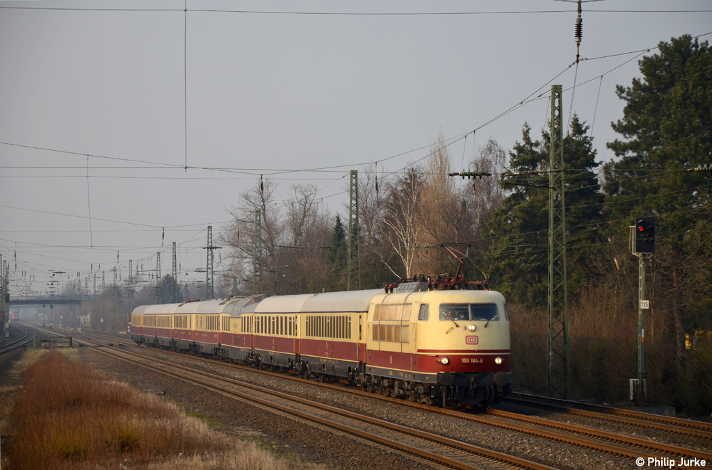 103 184-8 mit dem TEE 9 nach Koblenz Hbf am 14.03.2012 in Angermund.