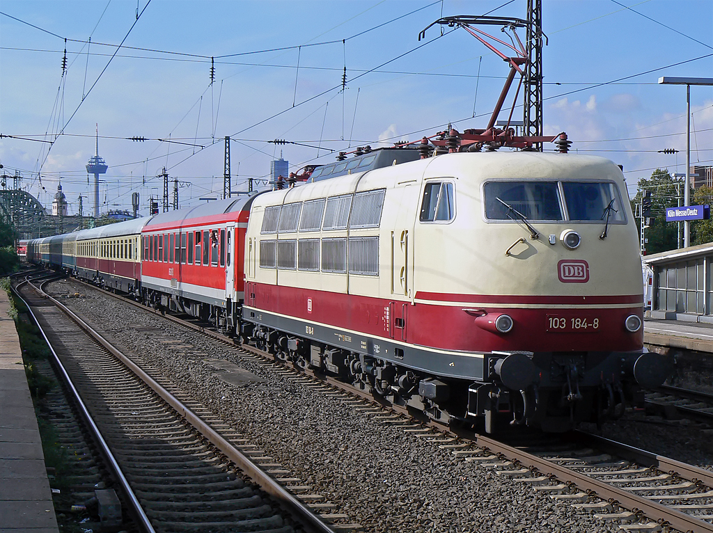 103 184-8 mit IC1806 in K�ln/Messe Deutz am 01.10.2010
