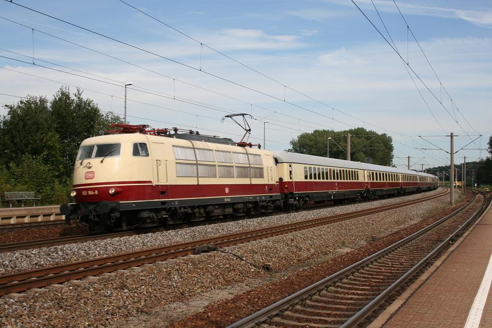 103 184 mit TEE Rheingold auf der Fahrt von P�rtschach nach Dortmund in Gessertshausen