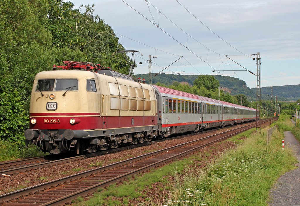 103 235-8 am IC118 in Bonn Limperich am 16.06.2013