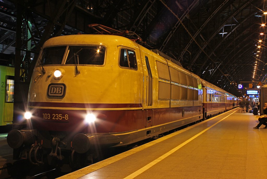 103 235-8 am IC2417 aus Flensburg in K�ln Hbf. am 20.02.2011