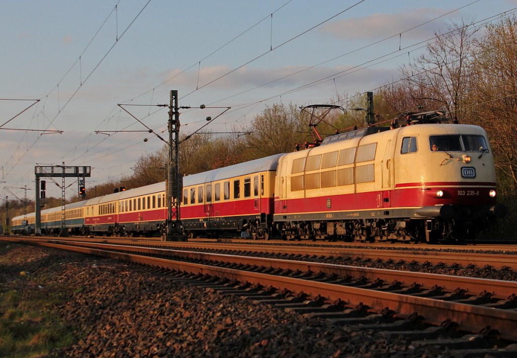 103 235-8 am IC2417 in K�ln Stammheim am 01.04.2012