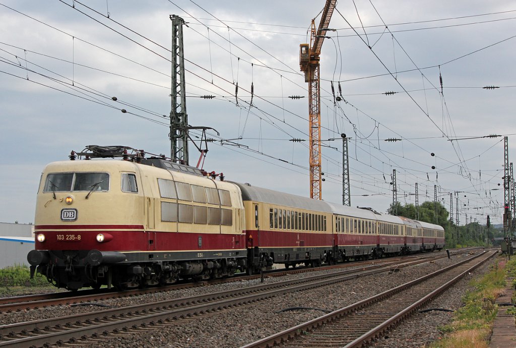 103 235-8 am TEE9 in Br�hl am 30.06.2012, Gru� an den Tf