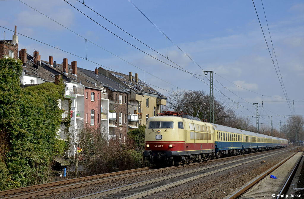 103 235-8 mit dem IC 2410 nach Flensburg am 09.03.2012 in D�sseldorf-Oberbilk.