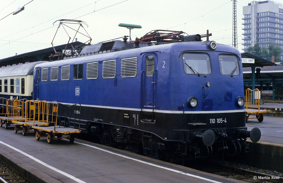 110 105 vom Bw Frankfurt/Main, aufgenommen in Kassel Hbf. 20.7.1984