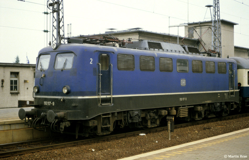 110 117 (Bw K�ln Deutzerfeld) in Paderborn Hbf. 27.7.1983