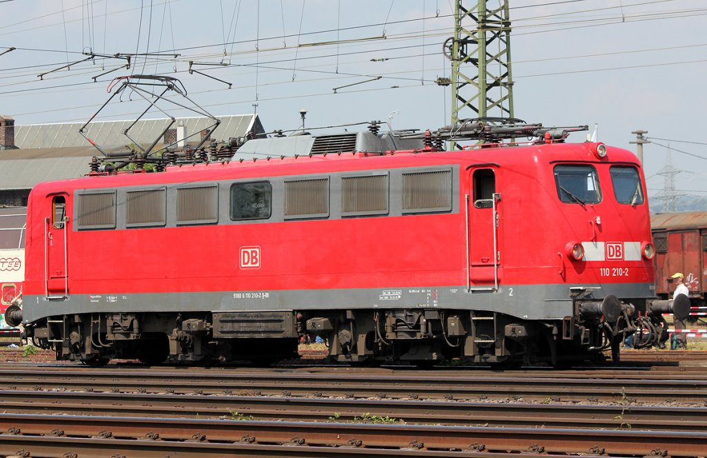 110 210-3 bei der Lokparade im DB Museum Koblenz am 21.05.2011