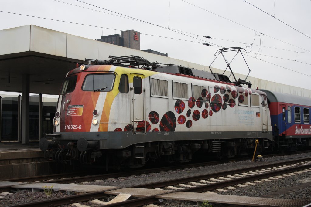 110 329 mit einem Sonderzug in Hannover HBF am 08.05.2010

