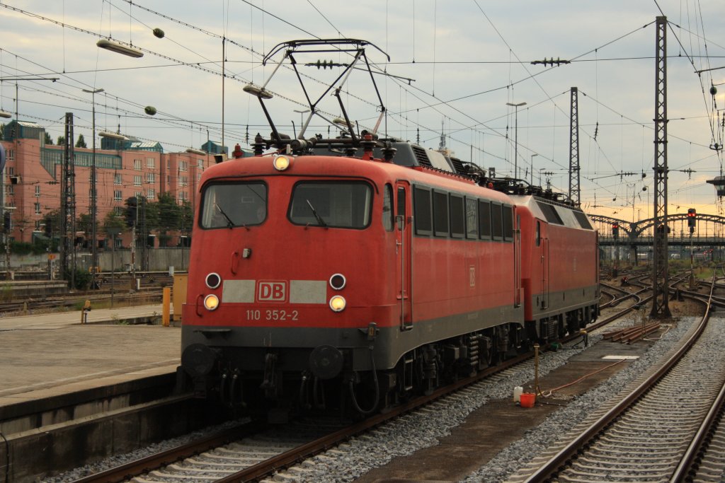 110 352 fuhr an den CNL 483 an am 30.07.2010 in M�nchen HBF