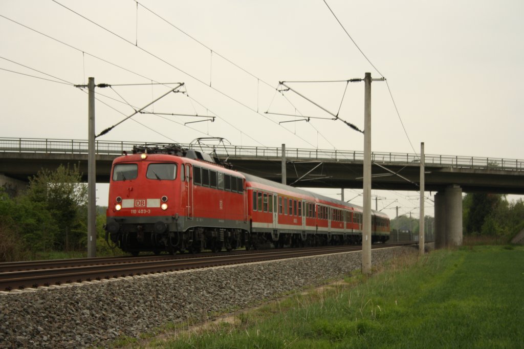 110 403 mit einem RE in Immensen Arpke am 08.05.2010