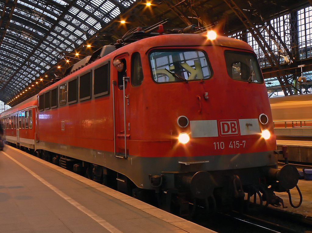 110 415-7 in K�ln Hbf. am 22.01.2010