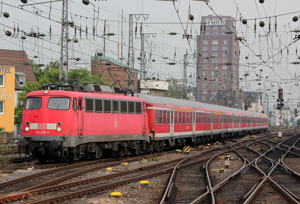 110 438-9 am RB35 in K�ln Hbf am 31.05.2012