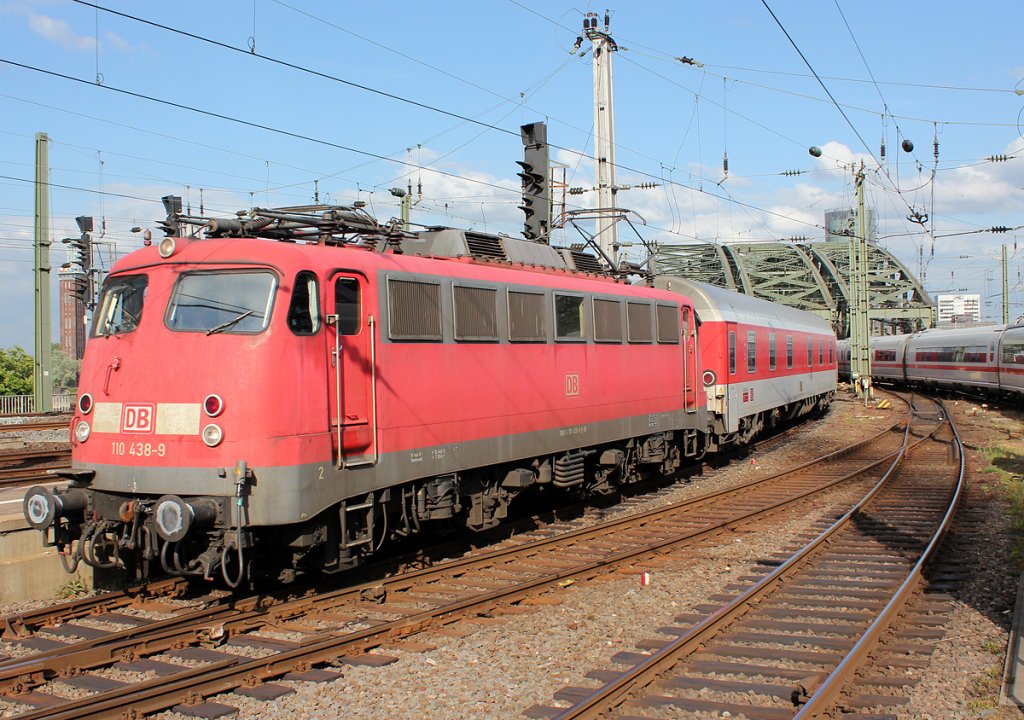 110 439-8 mit AZ in K�ln Hbf am 23.05.2011