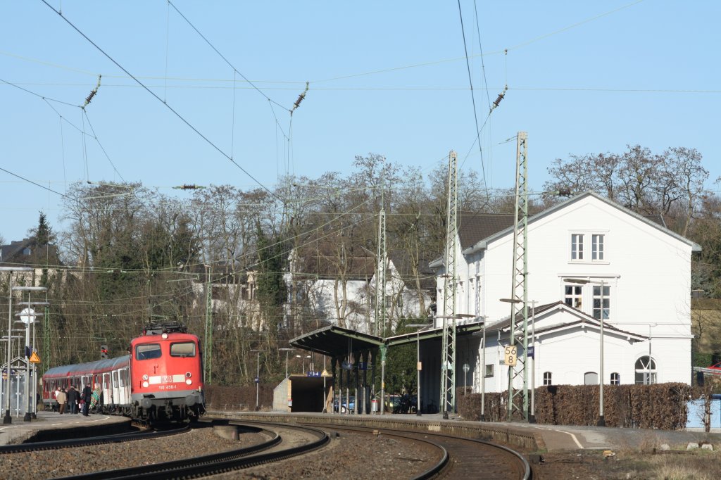 110 456 neben dem Restaurierten Bahnhofsgeb�ude in Eschweiler am 07.03.11