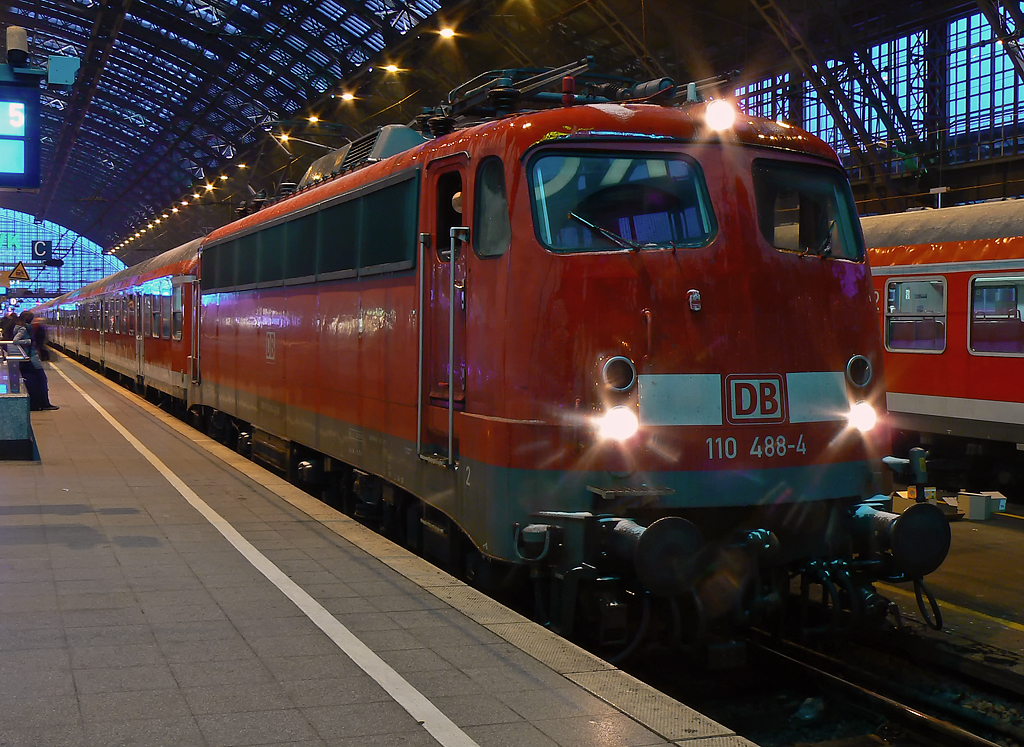 110 488-4 am RB35 nach Wesel in K�ln Hbf am 23.12.2010