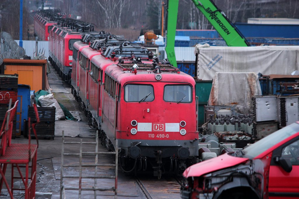 110 490-0 beim Bender auf dem Hof , Opladen 03.03.2012