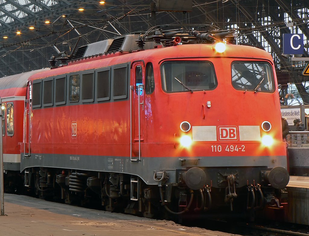 110 494-2 in K�ln Hbf am 15.01.10