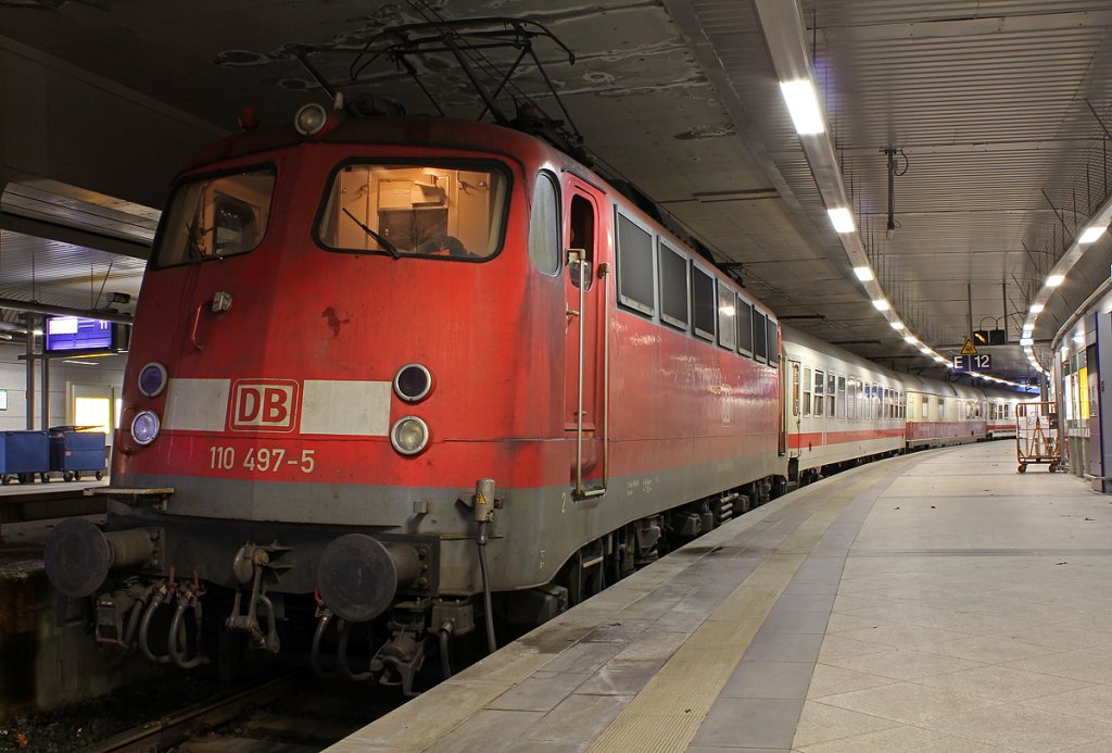 110 497-5 mit dem Canon Showtrain in K�ln Messe/Deutz (tief) am 24.03.2011