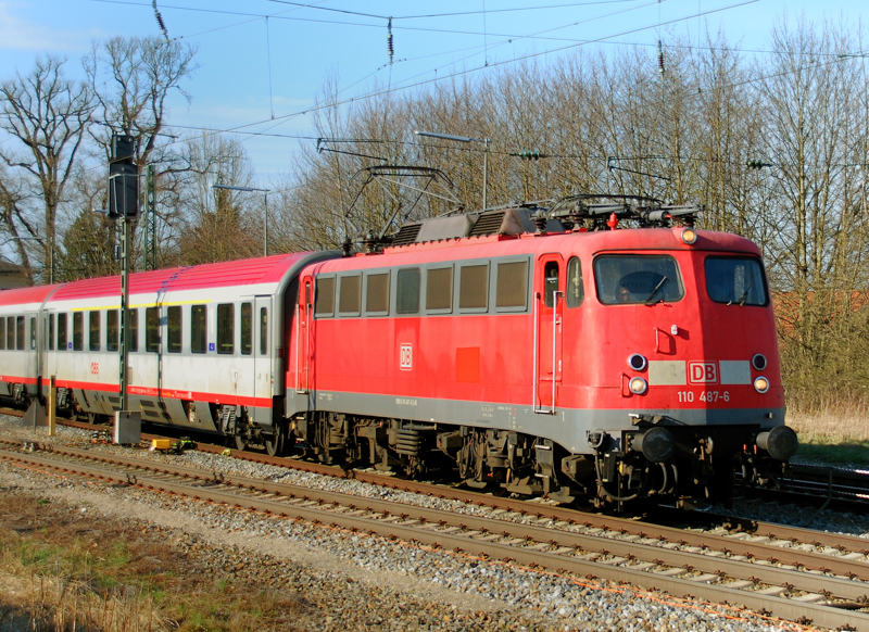 110 847-6, aufgenommen am 02.04.12 in A�ling.