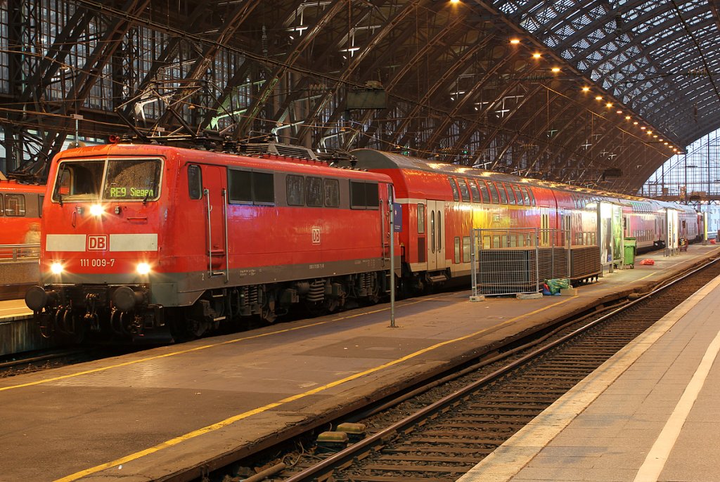 111 009-7 am RE nach Siegen am 18.03.2011 in K�ln Hbf