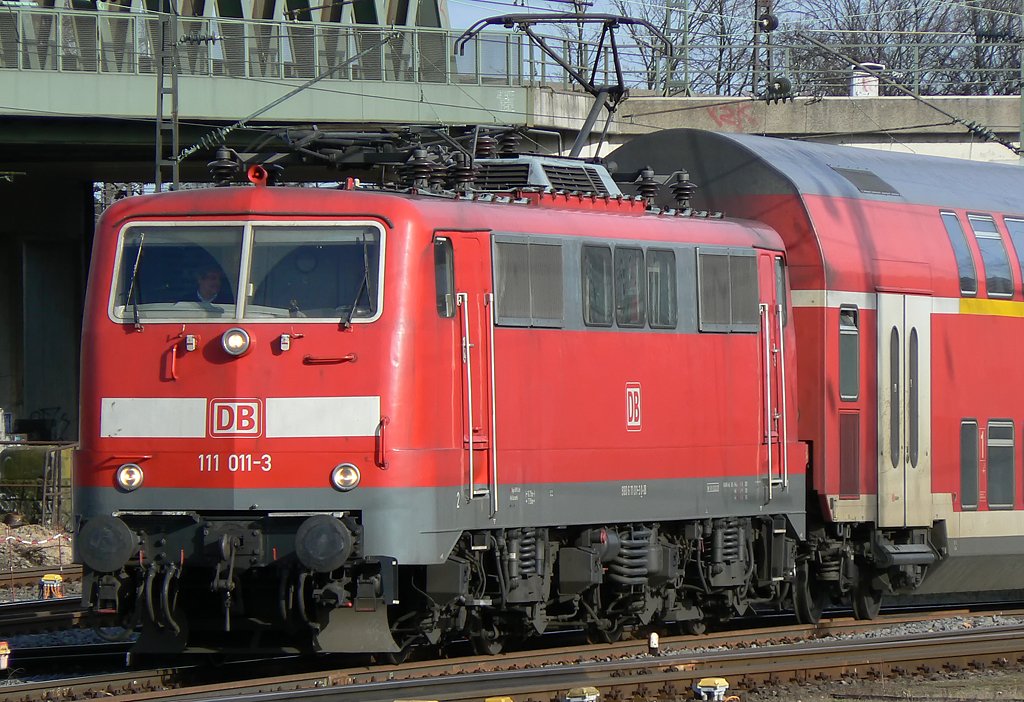 111 011-3 in K�ln Deutz am 27.2.2010