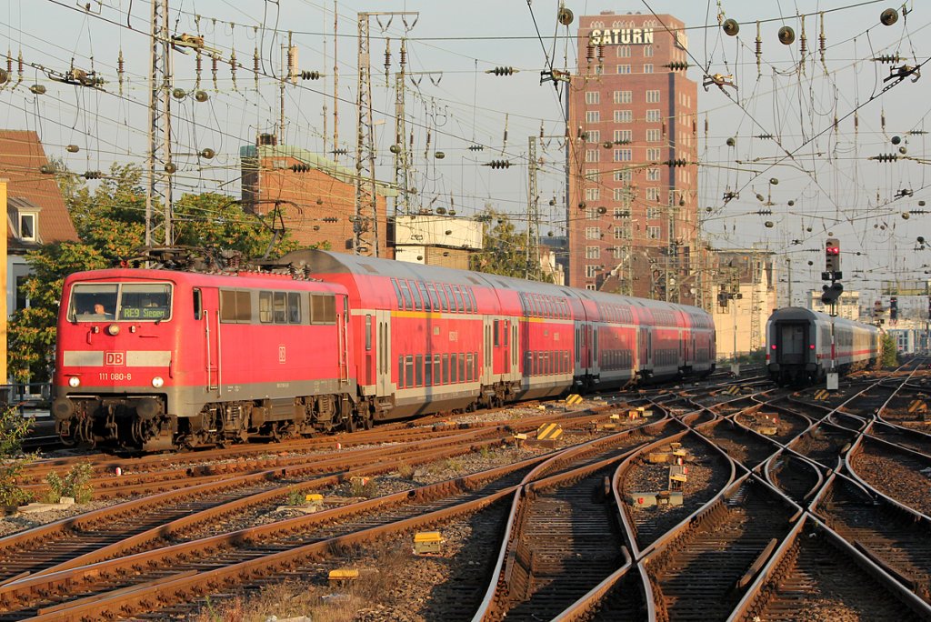 111 080-6 am RE9 in K�ln Hbf am 16.09.2011