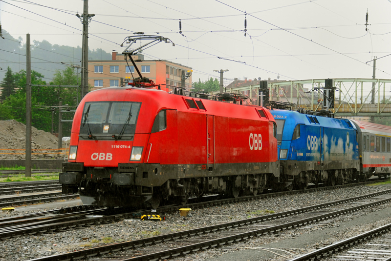 1116 074-4 + 1016 023-2  Kyoto , aufgenommen am 02.06.10, bei der Ausfahrt aus Salzburg.