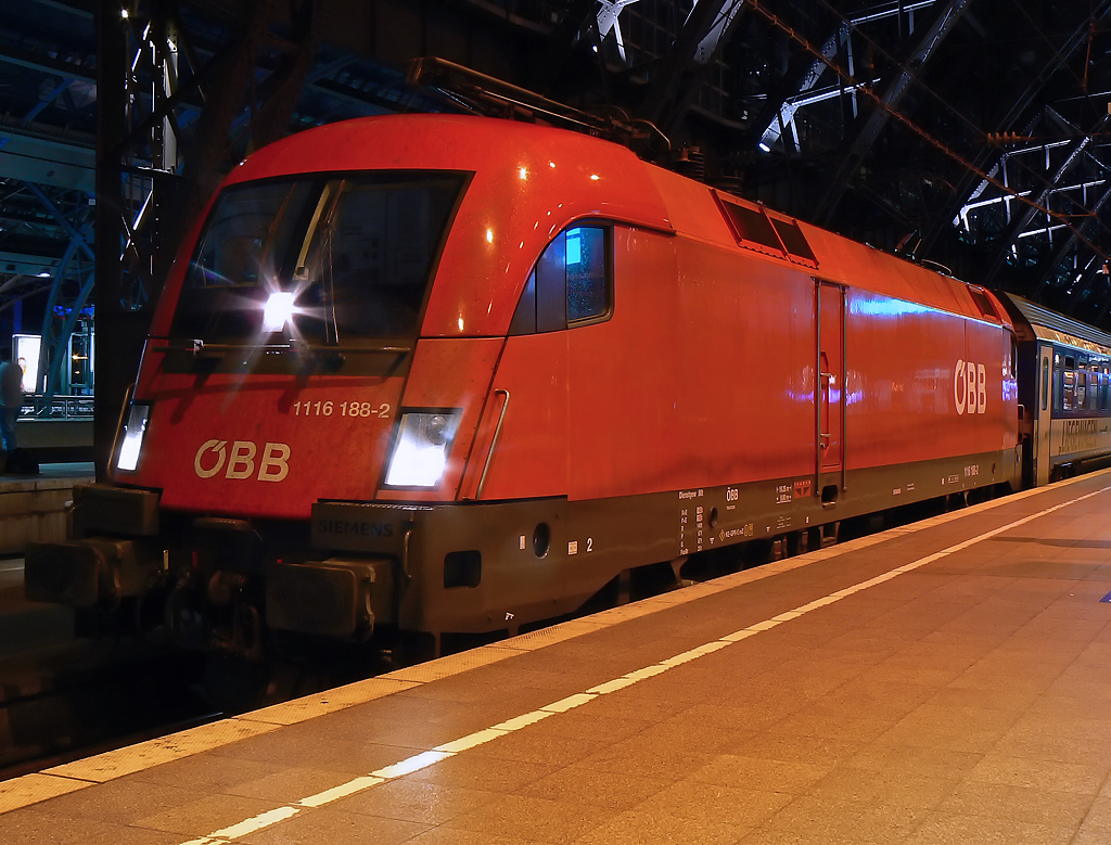 1116 118-2 am EN/CNL 420 nach Wien West Bf. in K�ln Hbf. am 26.09.2010