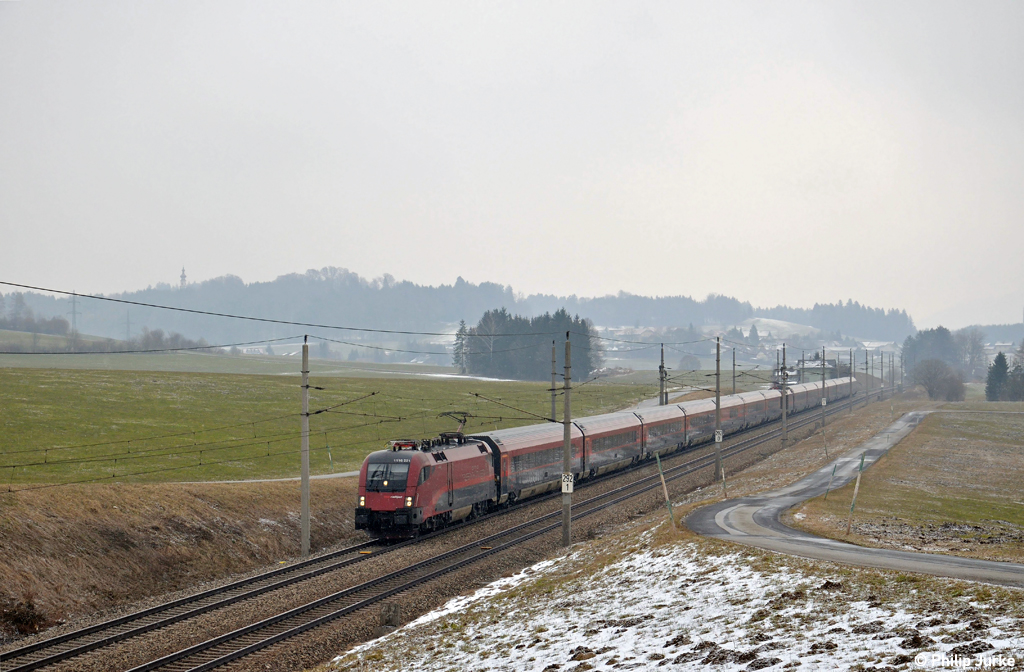 1116 221-1 und 1116 217-9 mit dem RJ 560/160 von Wien nach Bregenz/Z�rich am 03.04.2013 bei Weng.