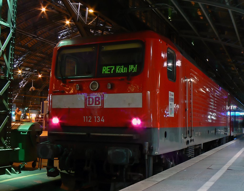 112 134 strandete wetterbedingt mit seinem RE7 in K�ln Hbf am 28.02.2010