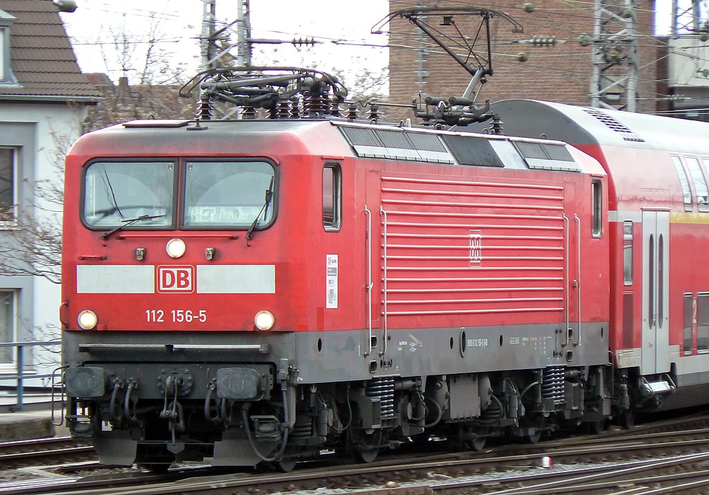 112 156-5 bei der Einfahrt in K�ln Hbf am 28.02.2010