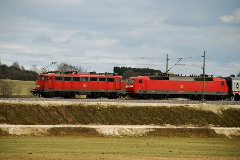 113 268-7 + 120 111-0, aufgenommen am 26.02.10, auf der Strecke Augsburg-Ulm, kurz vor Burgau.