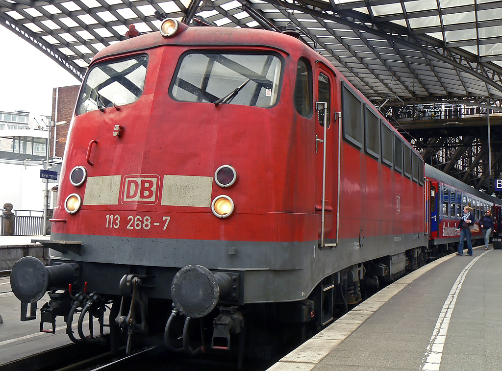113 268-7 am IC2863 in K�ln Hbf am 30.05.2010