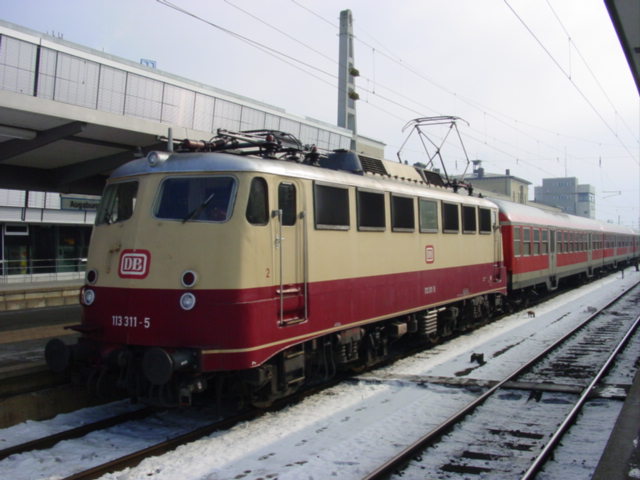 113 311 mit RB in Augsburg HBF(14.02.2003)