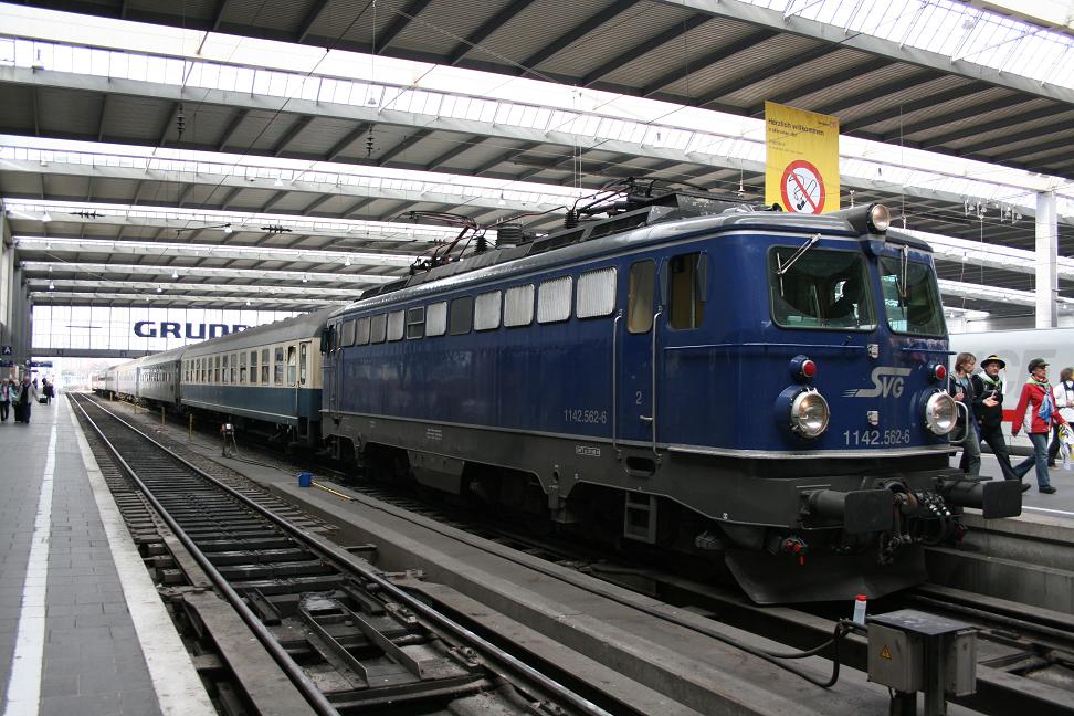 1142 562 mit Sonderzug in M�nchen HBF